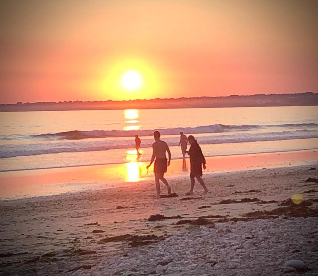 Logis Hotel & Restaurant Les Mouettes - Larmor Plage, Proche De Lorient エクステリア 写真