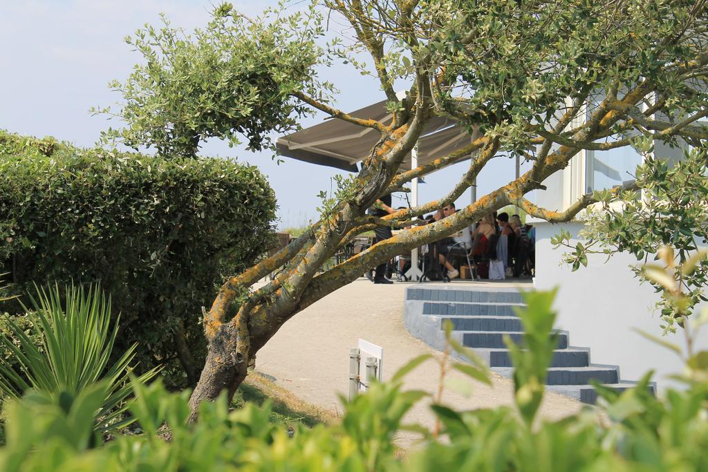 Logis Hotel & Restaurant Les Mouettes - Larmor Plage, Proche De Lorient エクステリア 写真